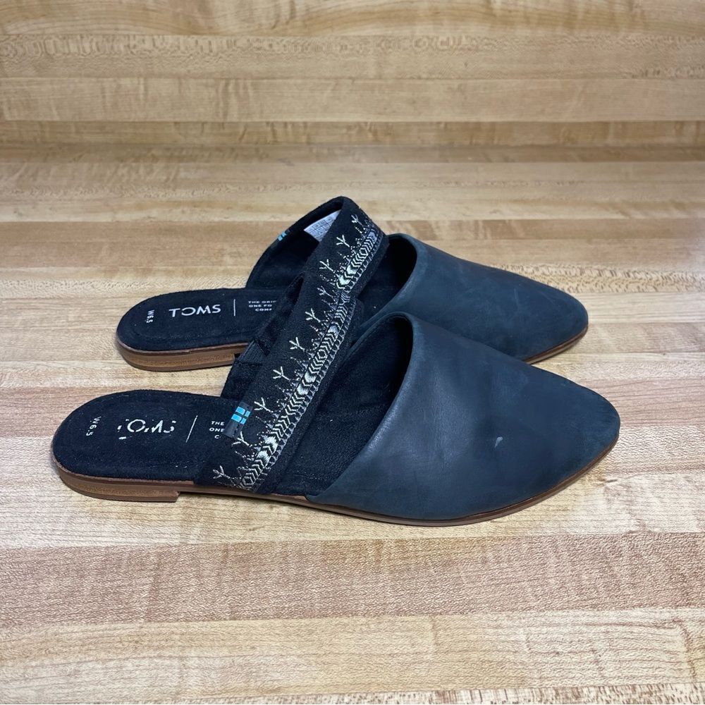 Toms Womens Size 6.5 Closed Toe Black Sandal Flat Slip on Embroidered Strap